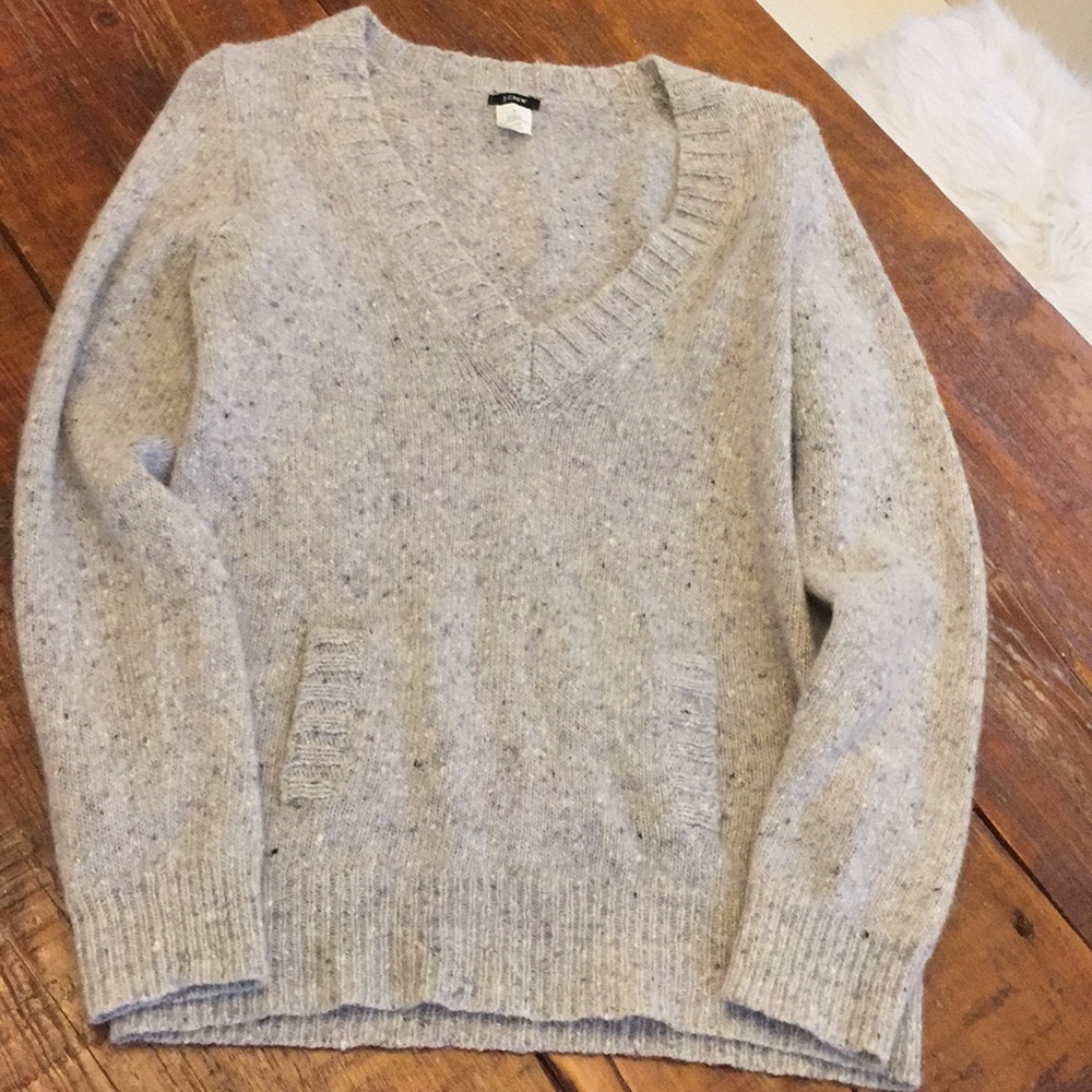 Closet clear out 🎉J. Crew sweater sz M